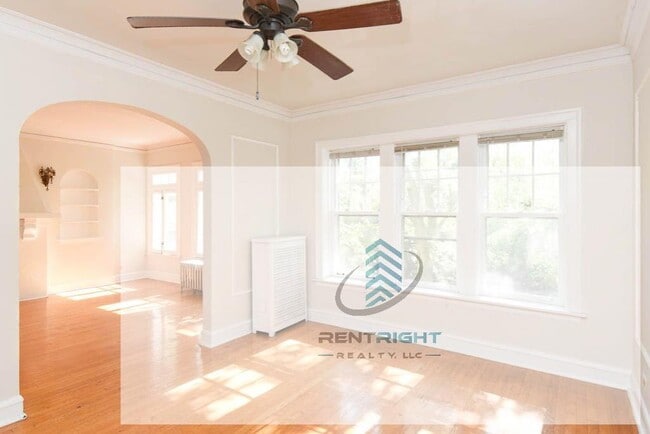 Building Photo - 1424 W Thome Ave