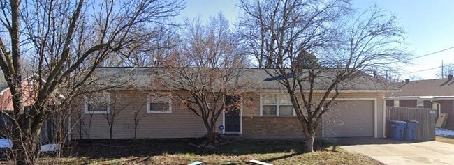 Building Photo - 811 SE G St
