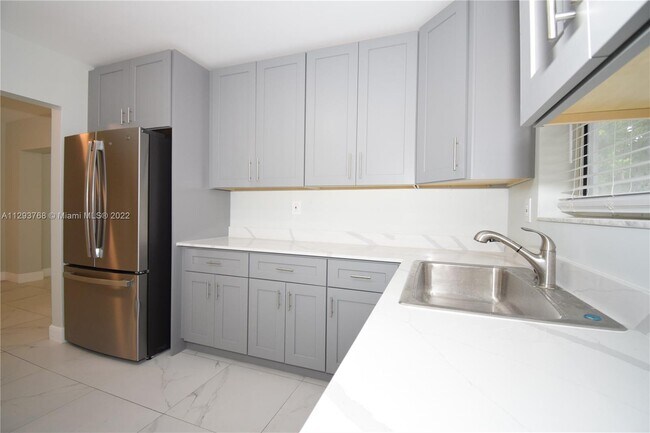 Foto del edificio - 7700 Johnson St