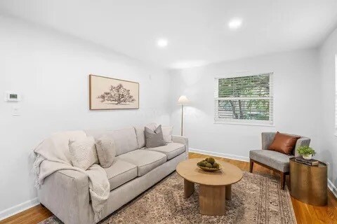 1er salón - 2938 Sherwood Rd