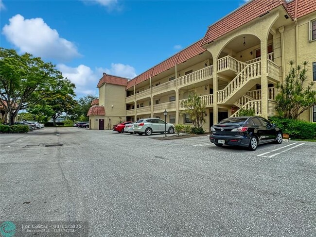 Building Photo - 128 S Cypress Rd