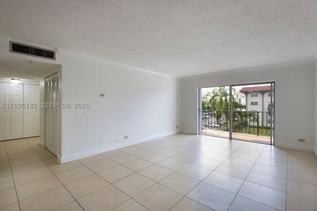 Foto del edificio - 8107 SW 72nd Ave