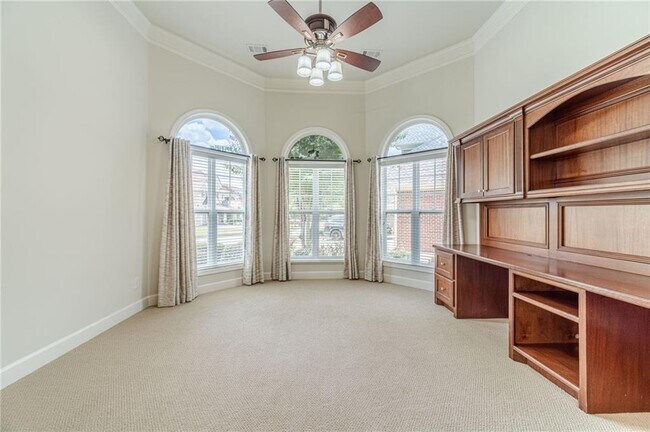 Building Photo - 2557 Staunton Dr