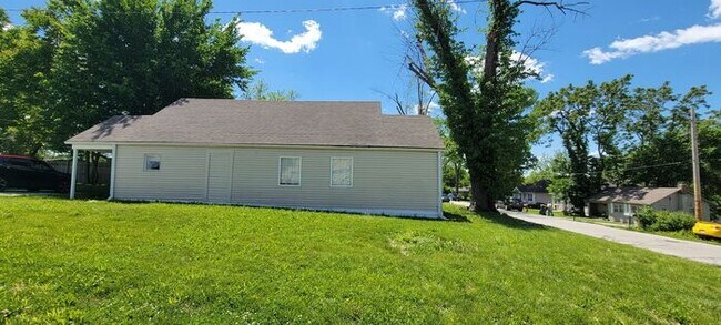 Building Photo - 4449 N Jackson Ave