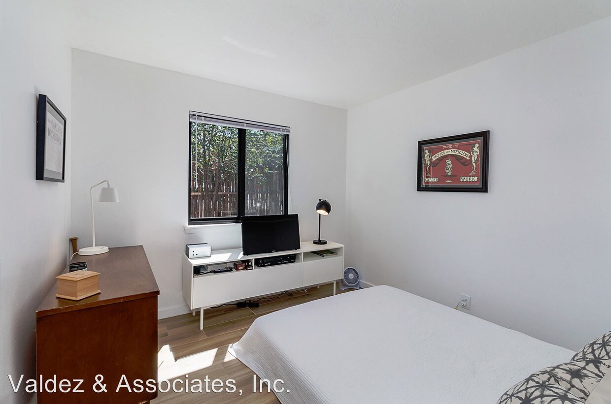 Building Photo - 1300 Rufina Ln
