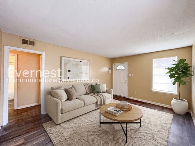 Foto del edificio - 3669 Hillbrook Rd
