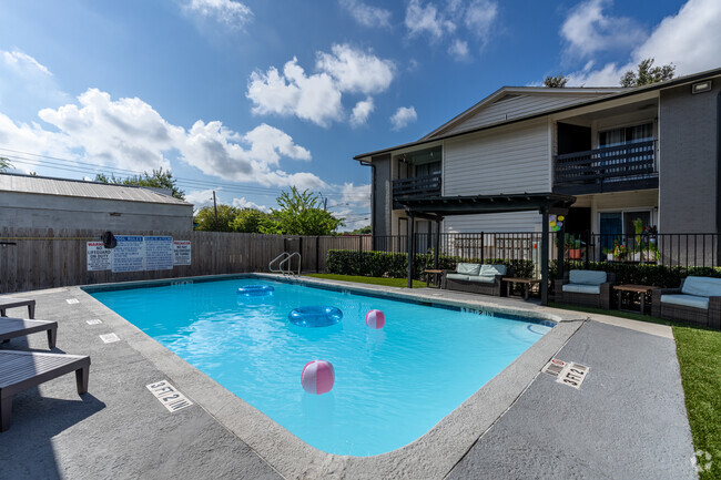 Swimming Pool - Colony Creek Apartments