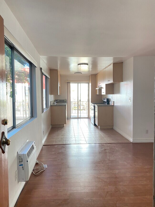Entry - 4431 Finley Ave