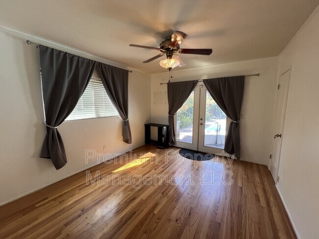 Foto del edificio - 2539 Drake St