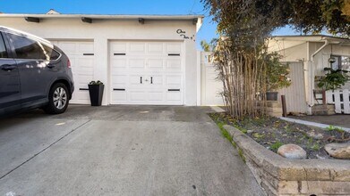 Building Photo - 110 Chiquita