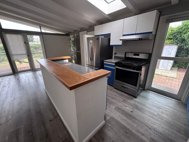 Foto del edificio - CUPERTINO-charming Eichler house for rent in the heart of Cupertino