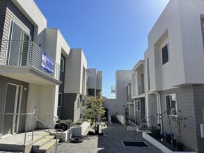 Building Photo - 1258 E Santa Clara St