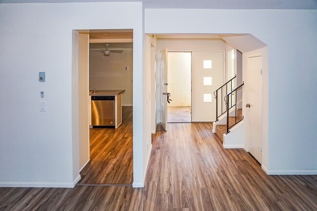 Building Photo - STUNNING 3BD/2.5BA TOWNHOUSE - BONITA VIEW...