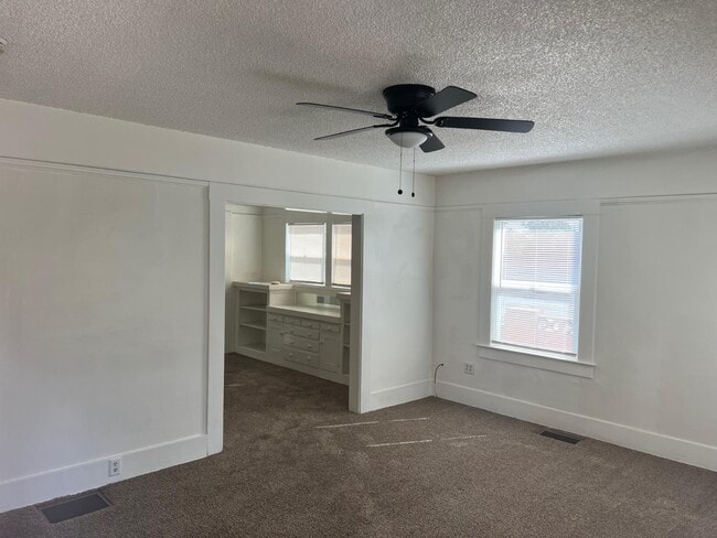 Building Photo - 1304 N Linden Ave