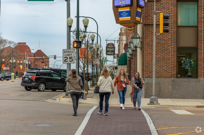 The Sycamore Taste Of Spring event is fun for women of all ages.