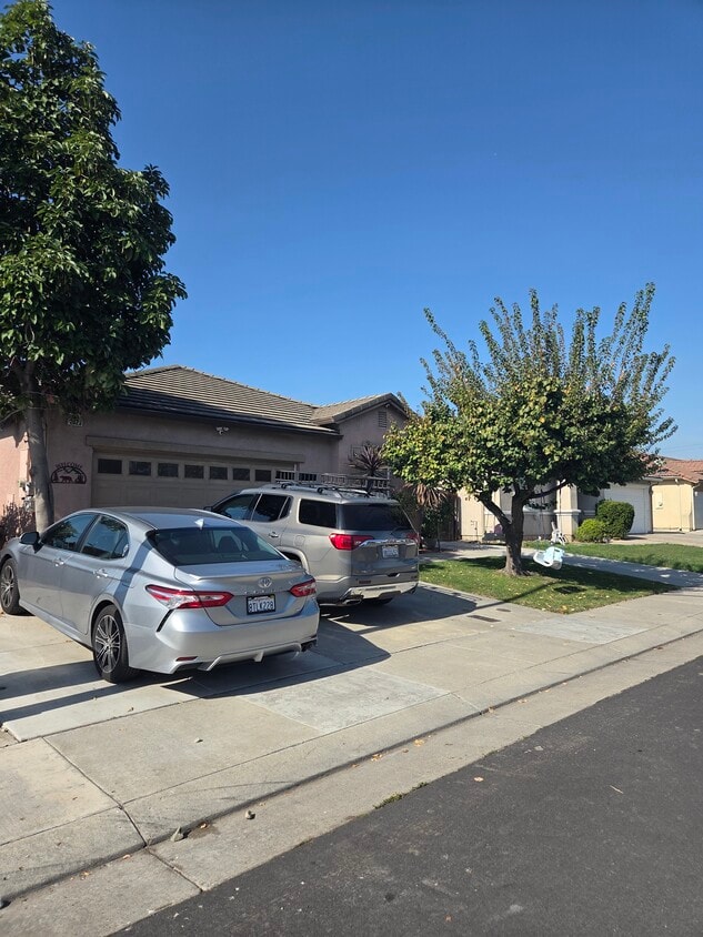 Building Photo - 3929 Anastasia Ln