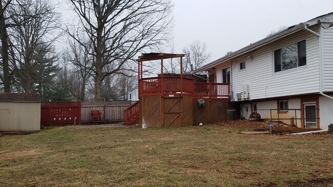 Foto del edificio - Spacious single family home in established Rockville neighborhood available now!