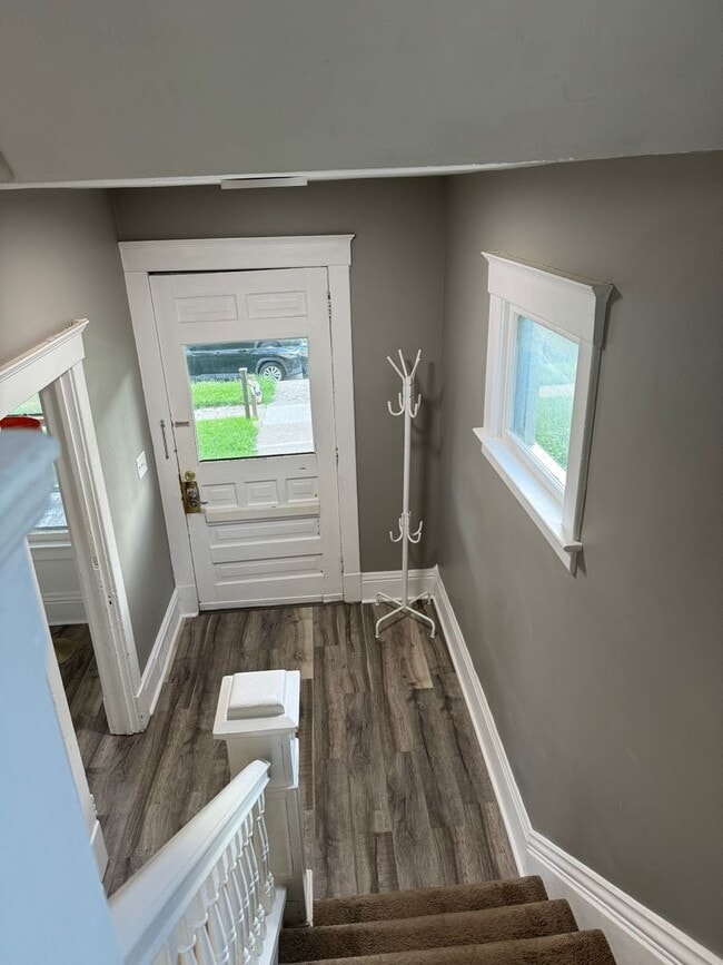 Building Photo - 841 E University Ave