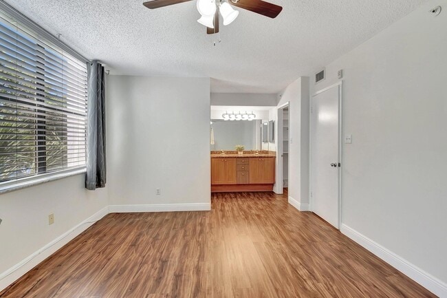 Building Photo - 820 Lavers Cir