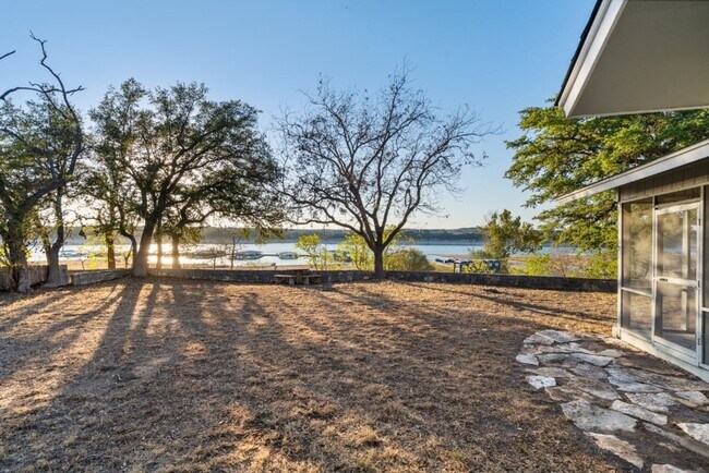 Foto del edificio - 17137 Rocky Ridge Rd