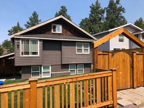 Building Photo - 137 NW St Helens Pl