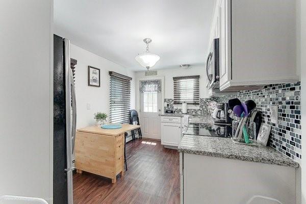 Foto del edificio - 95 Renfrew Ave