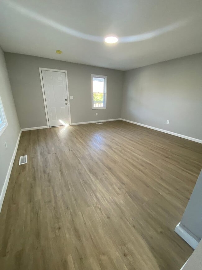 Photo - ELMWOOD PLACE - Fully Remodeled 2-3 bed ho... House