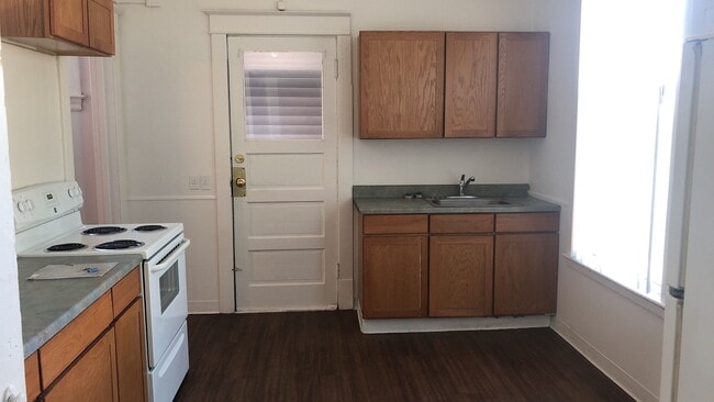 Building Photo - 455 NE Campus St