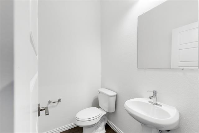 Foto del edificio - 2406 Ash Ln
