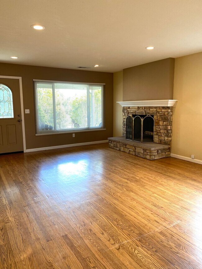Foto del edificio - Castro Valley - Lake Chabot 3 BD 2BA House...