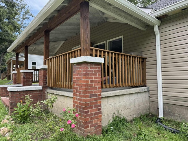 Building Photo - 173 Richardson St