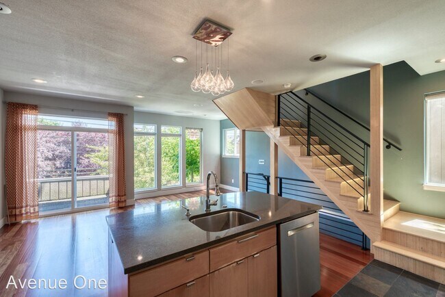 Building Photo - 3 br, 3 bath House - 131A 25th Ave E