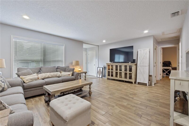 1335 Honeytree Ln E, Lakeland, FL 33801 House for Rent in Lakeland, FL