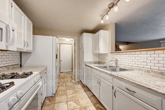 Foto del edificio - 9301 Gray Ct