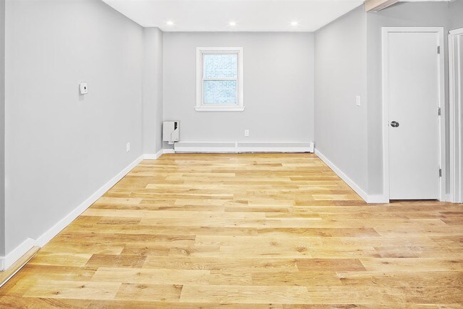 Foto del edificio - 232 Hancock Ave