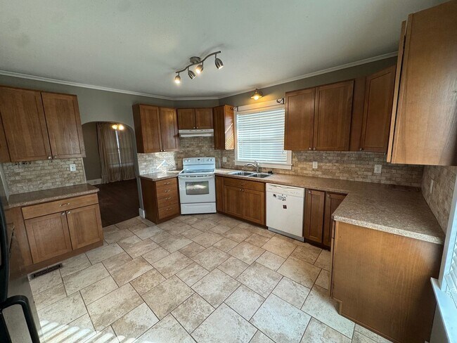 Foto del edificio - House available for rent