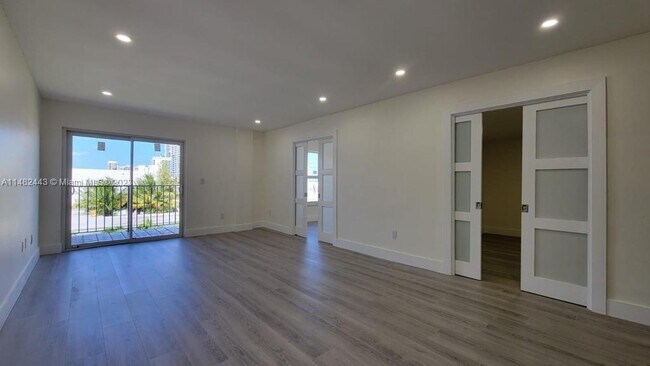Building Photo - 6545 Indian Creek Dr