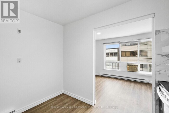 Photo du bâtiment - 608 Gerrard St E