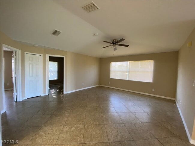 Building Photo - 1127 Gilbert Ave S