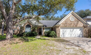 Building Photo - 811 Sierra Lake Dr