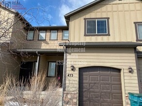 Building Photo - 453 E Red Fox Ln
