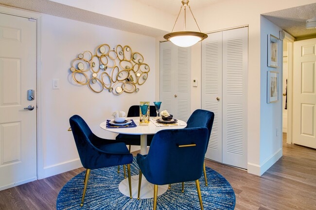 Building Photo - Aqua 2800