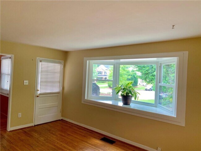 Foto del edificio - 2595 Ashford Rd NE