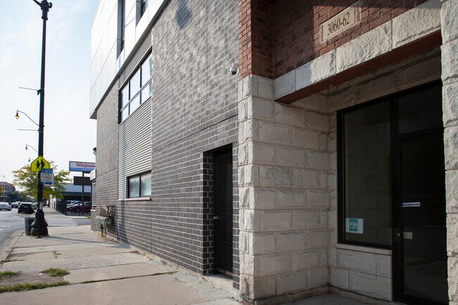 Foto del edificio - 3060 W Armitage Ave