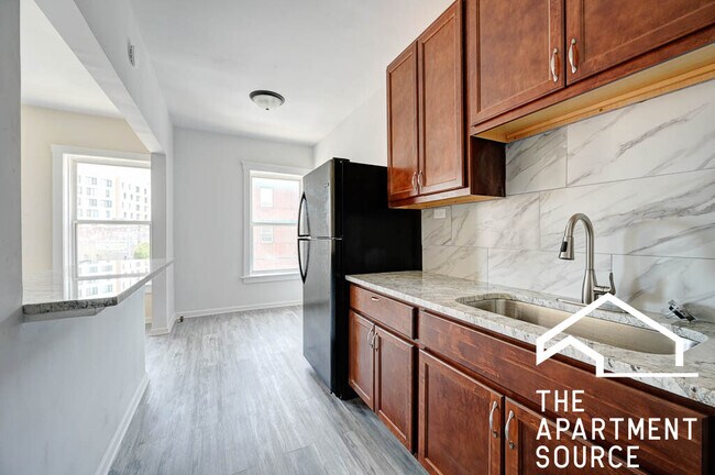 Foto del edificio - 2712 N Milwaukee Ave