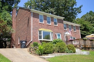 Building Photo - 524 Woodmont Dr