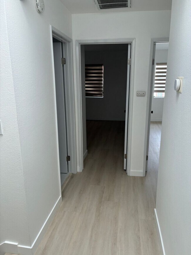 Building Photo - BEAUTIFUL 4 Bed 3 Bath unit