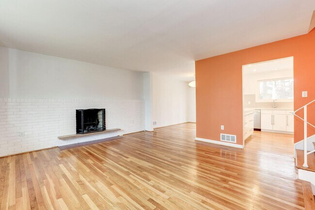 Building Photo - 9718 Holmhurst Rd