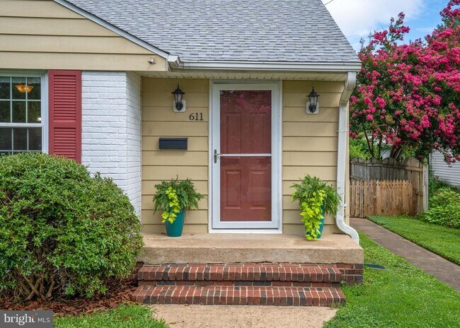 Foto del edificio - 611 Bunker Hill St