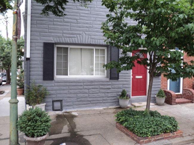 Building Photo - 1142 Battery Ave